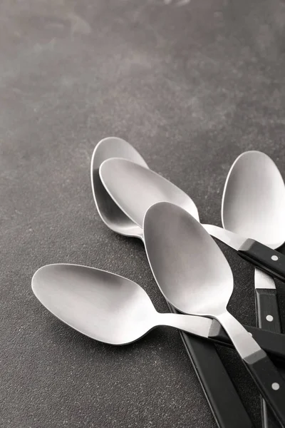 Clean Spoons Dark Background — Stock Photo, Image