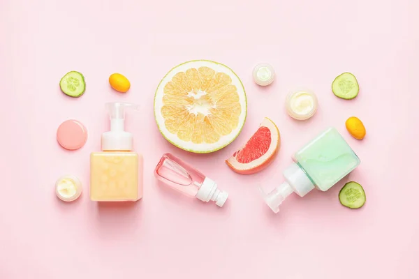 Produtos Cosméticos Naturais Sobre Fundo Cor — Fotografia de Stock