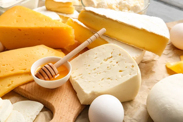 Tasty Cheeses Honey Table Closeup — Stock Photo, Image