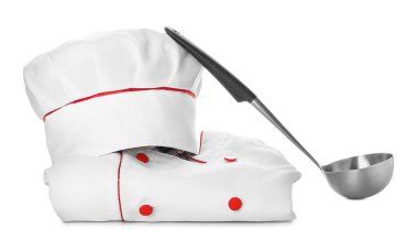 Beyaz arka planda kepçe olan şef üniforması.