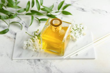 Işık arkaplanda yasemin içeren Reed dağıtıcı