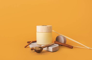 Renk arkaplanında tarçın olan Reed dağıtıcı