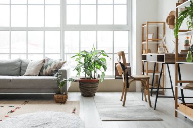 Odanın içinde şık bir iş yeri