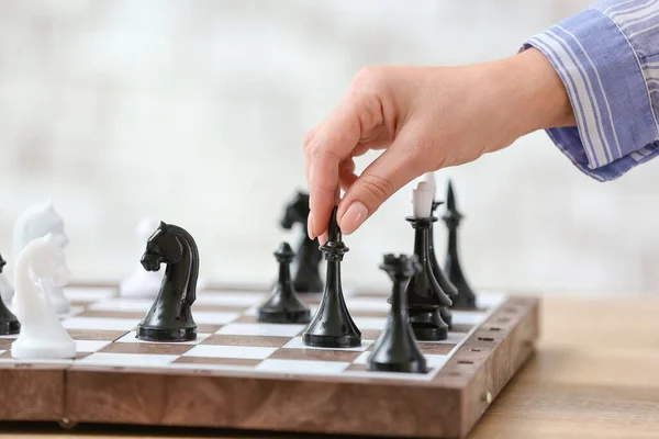 Young Woman Playing Chess Home — Stock Photo, Image