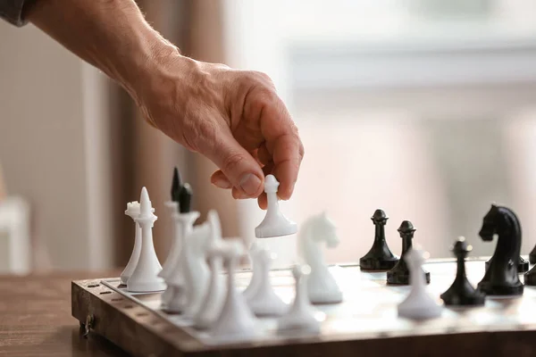 Man Playing Chess Home — Stock Photo, Image