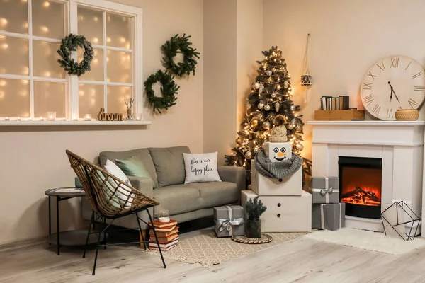 Bonhomme Neige Drôle Dans Salon Décoré Pour Noël — Photo