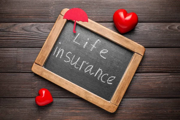 Board Text Life Insurance Dark Wooden Background — Stock Photo, Image