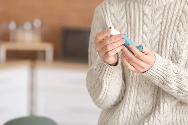 Young Man Inhaler Home Closeup — Stock Photo, Image