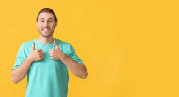 Handsome Man Showing Thumbs Color Background — Stock Photo, Image