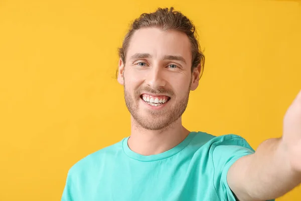 Smiling Young Man Taking Selfie Color Background — Stock Photo, Image