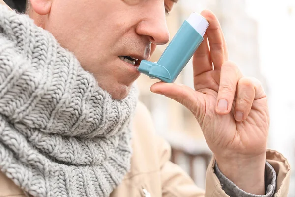 Senior Man Inhaler Having Asthma Attack Outdoors Closeup — Stock Photo, Image