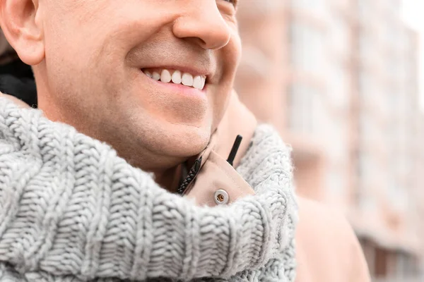 Smiling Senior Man Outdoors Closeup — Stock Photo, Image