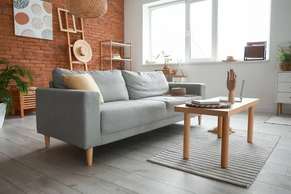 Stijlvol Interieur Van Woonkamer Met Gezellige Bank — Stockfoto