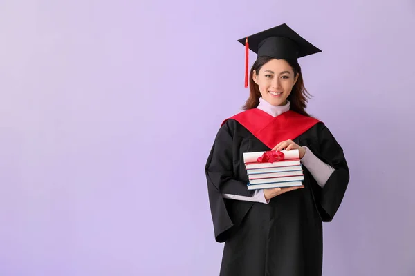 Estudante Graduação Feminina Com Diploma Livros Sobre Fundo Cor — Fotografia de Stock