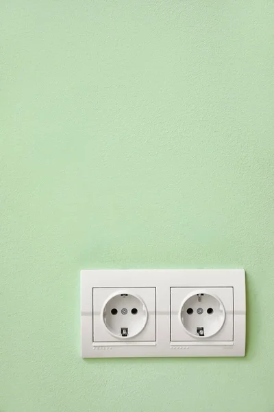 Renk Duvarında Elektrik Prizi — Stok fotoğraf