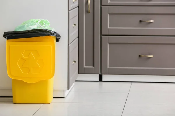 Rubbish Bin Logo Recycling Home — Stock Photo, Image
