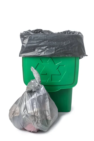 Worek Śmieciami Koszem Śmieci Logo Recyklingu Białym Tle — Zdjęcie stockowe