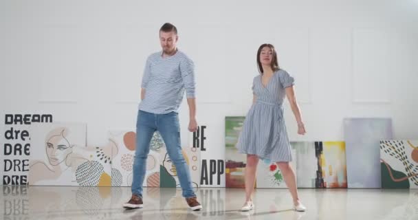Happy Young Couple Dancing Home — Stock Video