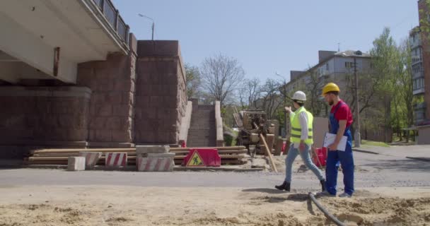 Будівельник Інженер Будівельному Майданчику — стокове відео