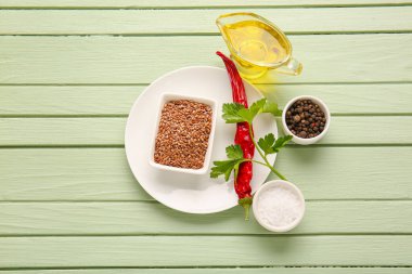 Keten tohumlu, yağlı ve baharatlı kompozisyon.