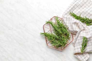 Hafif arkaplanda taze biberiye