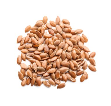 Beyaz arkaplanda keten tohumu yığını