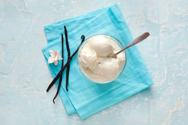 맛있는 바닐라 아이스크림 유리그릇 — 스톡 사진