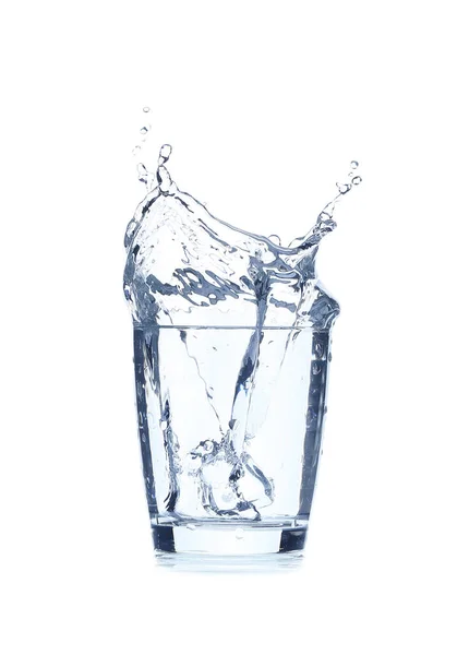 Glas Med Vatten Med Stänk Vit Bakgrund — Stockfoto