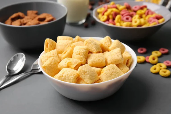 Cuencos Con Diferentes Cereales Sobre Fondo Oscuro Primer Plano — Foto de Stock