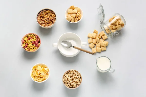 Composizione Con Diversi Cereali Latte Fondo Chiaro — Foto Stock