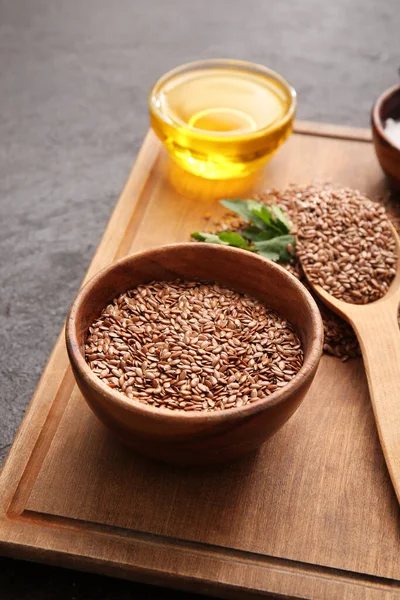 Board Flax Seeds Oil Dark Background — Stock Photo, Image