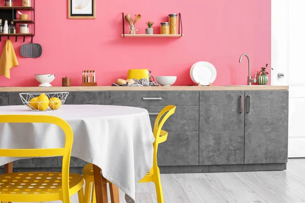 Interior Stylish Modern Kitchen Dining Table — Stock Photo, Image