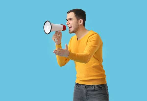 Guapo Joven Gritando Megáfono Sobre Fondo Color —  Fotos de Stock