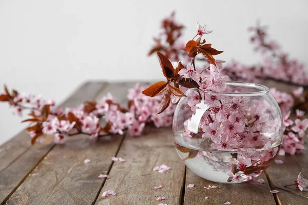 Vase Avec Belles Branches Fleuries Sur Une Table Bois — Photo