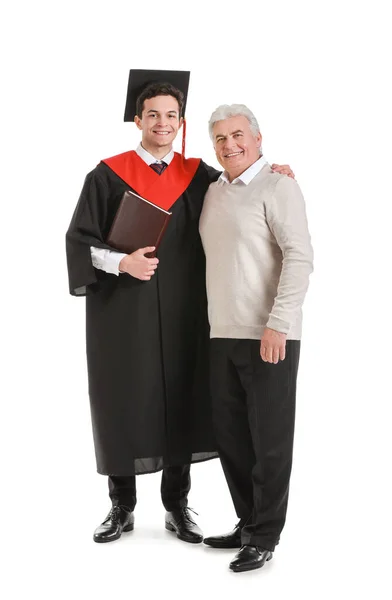 Glücklicher Männlicher Abschlussschüler Mit Seinem Vater Auf Weißem Hintergrund — Stockfoto
