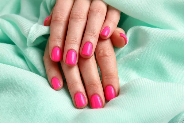 Vrouw Met Mooie Manicure Doek Close — Stockfoto