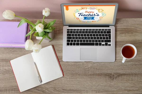 Text Happy Teacher Dag Het Scherm Van Laptop Werkplek Bovenaanzicht — Stockfoto