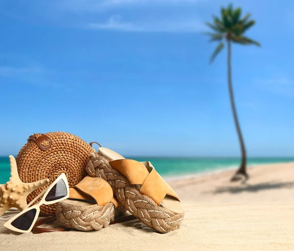 Stylish Beach Accessories Sand Tropical Resort — Stock Photo, Image