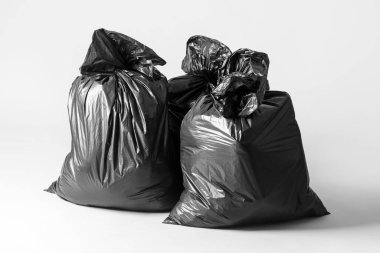 Gri arkaplanda çöp torbaları