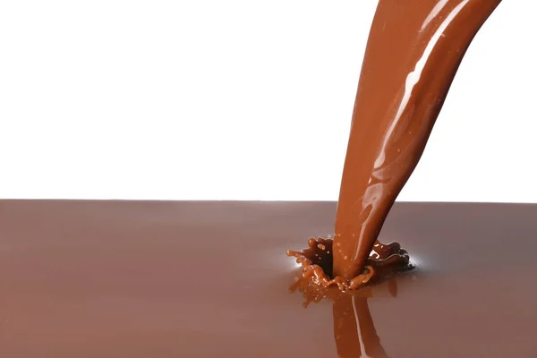 Verter Chocolate Caliente Sobre Fondo Blanco — Foto de Stock