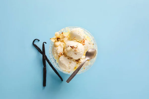 맛있는 바닐라 아이스크림 유리그릇 — 스톡 사진