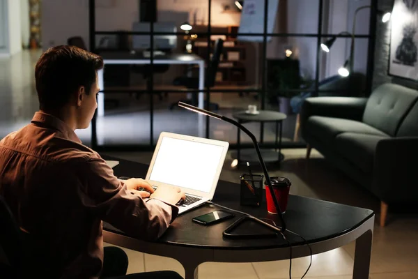 Young Man Using Laptop Home Late Evening — Stock Photo, Image