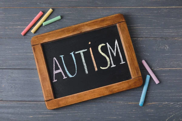 Kréta Tábla Szó Autism Sötét Háttér — Stock Fotó