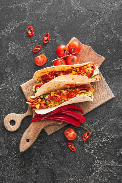 Board Tasty Tacos Dark Background — Stock Photo, Image