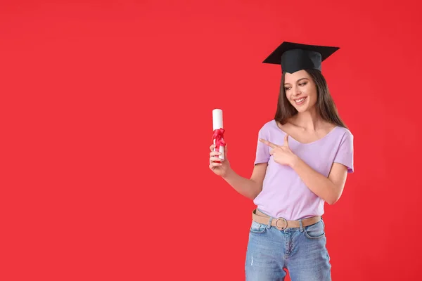 Studente Laureata Donna Con Diploma Sfondo Colore — Foto Stock