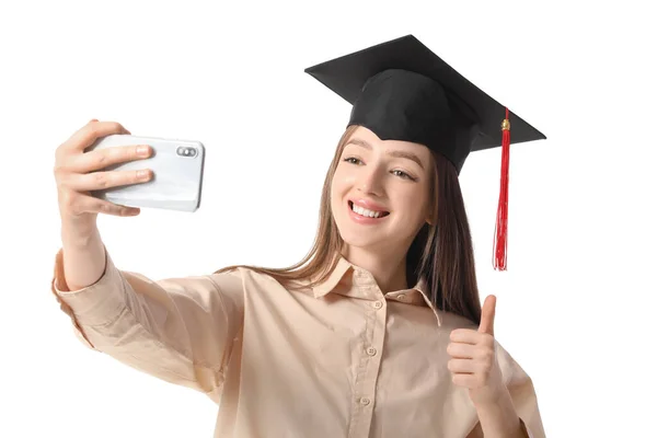 Feliz Feminino Graduando Estudante Tomando Selfie Fundo Branco — Fotografia de Stock