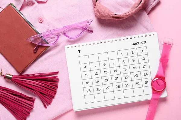 Calendario Passaporto Accessori Femminili Sfondo Colori Primo Piano — Foto Stock