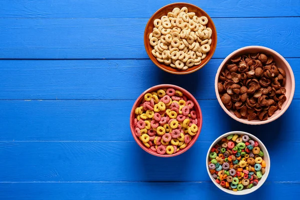 Cuencos Con Anillos Cereales Sobre Fondo Madera Color — Foto de Stock