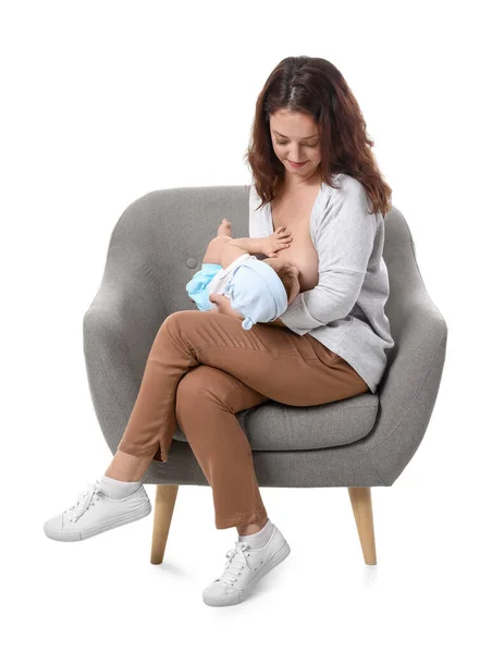 Mujer Joven Amamantando Bebé Sobre Fondo Blanco —  Fotos de Stock