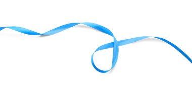 Beyaz arkaplanda güzel mavi kurdele